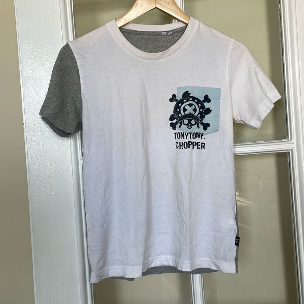 Uniqlo short sleeve grey white chopper one piece anime t shirt Japanese size XS